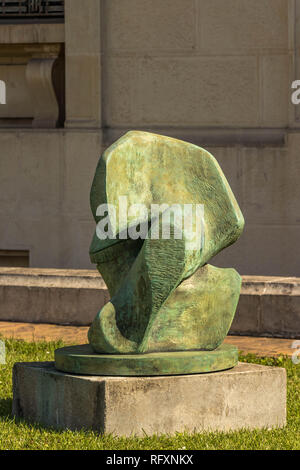 Un astratto verde statua in cantiere Foto Stock