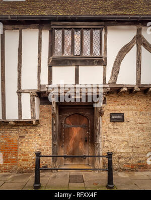 Pozzo di Giacobbe, edificio medievale e la sala parrocchiale per il Priorato di chiesa della Santissima Trinità, Micklegate, York, Regno Unito. Foto Stock