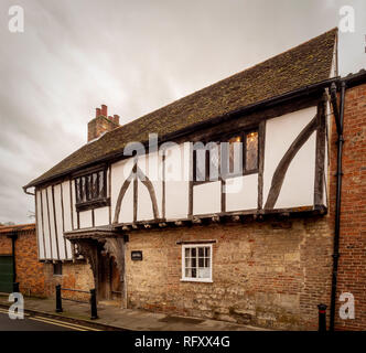 Pozzo di Giacobbe, edificio medievale e la sala parrocchiale per il Priorato di chiesa della Santissima Trinità, Micklegate, York, Regno Unito. Foto Stock