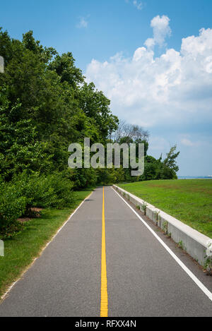 Il Monte Vernon Trail a Jones Point Park, in Alexandria, Virginia Foto Stock