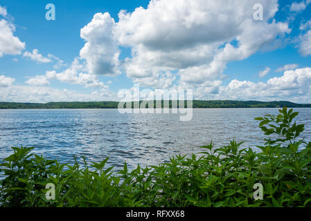 Il fiume Potomac, visto dal Monte Vernon Trail in Alexandria, Virginia Foto Stock