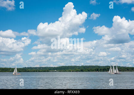 Il fiume Potomac, visto dal Monte Vernon Trail in Alexandria, Virginia Foto Stock