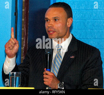 Frederick Maryland, Stati Uniti d'America, 15 ottobre, 2012 Dan Bongino risponde alle domande di lui durante il Frederick County Partito Repubblicano discussione. Bongino un ex servizio segreto agente speciale è in esecuzione come un candidato repubblicano per il senatore contro il senatore storici ben Cardin (Democratico) dal Maryland Credito: Mark Renstein / MediaPunch Foto Stock