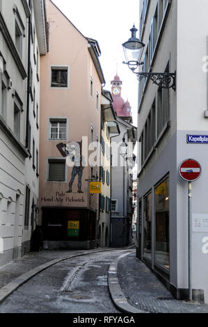 Una vecchia strada laterale , Rathausquai off il Rapellplatz in Lucerna in Svizzera Foto Stock