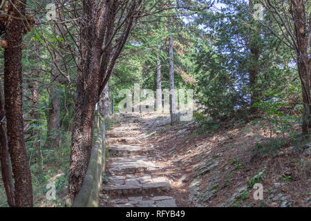 L'Italia, San Marino, XX SETTEMBRE 2018, vista su un sentiero di San Marino una famosa destinazione di viaggio. Foto Stock