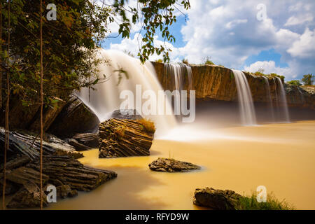 Vista panoramica della Dray Nur cascate situate a Dak Lak Provincia, Vietnam Foto Stock