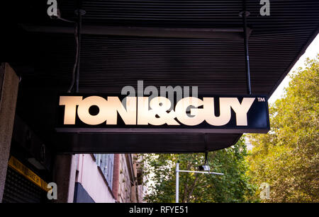 SYDNEY, Australia - 11 Marzo 2015: dettaglio dei Toni & Guy parrucchiere a Sydney, Sutralia. Si tratta di un British catena internazionale di parrucchieri s Foto Stock