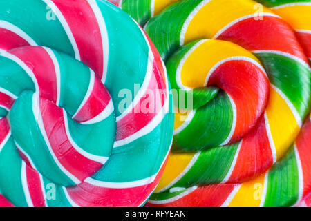 Sfondo dalla deliziosa caramella multicolore vista dall'alto. Foto Stock