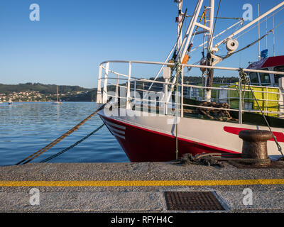 Dettaglio di una nave da pesca nel porto di Cedeira, Rias Altas, Galizia, Spagna Foto Stock