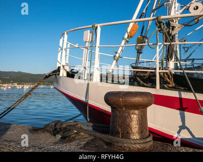 Dettaglio di una nave da pesca nel porto di Cedeira, Rias Altas, Galizia, Spagna Foto Stock