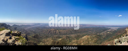 Panorama di Flinders Ranges presi da St Mary's Peak Foto Stock