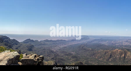 Panorama di Flinders Ranges presi da St Mary's Peak Foto Stock