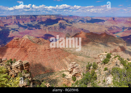 Il Grand Canyon visto dal bordo Sud in vista del deserto nel Parco Nazionale del Grand Canyon, Arizona, Stati Uniti d'America Foto Stock