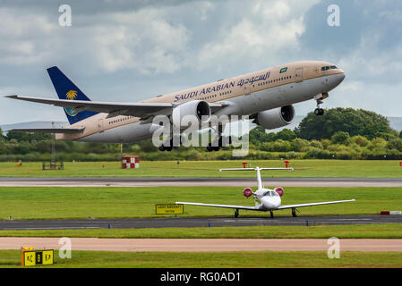 Saudi Arabian Airlines Boeing 777-268/ER Foto Stock