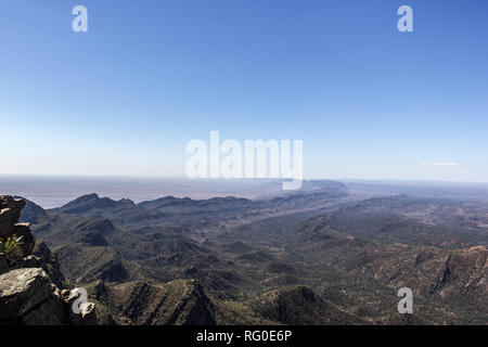 Panorama di Flinders Ranges presi da St Mary's Peak Foto Stock