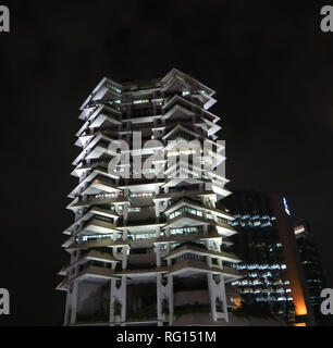 Torre Intiland di Giacarta di notte Foto Stock