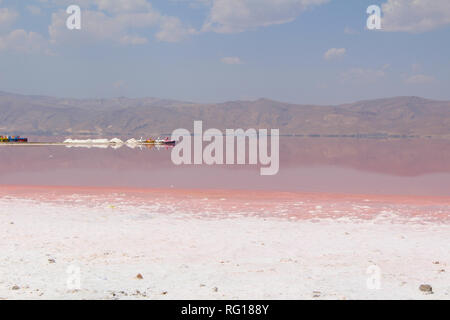 Salt Lake vicino a Shiraz: Maharlu Lago, Iran Foto Stock
