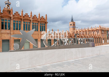 Vista del CaixaForum barcellona, galleria d'arte, edificio era originariamente fabbrica tessile Foto Stock