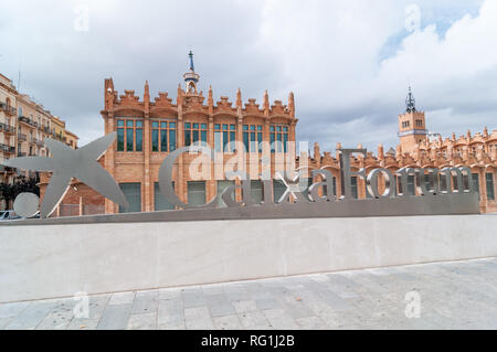 Vista del CaixaForum barcellona, galleria d'arte, edificio era originariamente fabbrica tessile Foto Stock