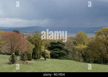 Clyne giardino affacciato sulla Baia di Swansea Foto Stock