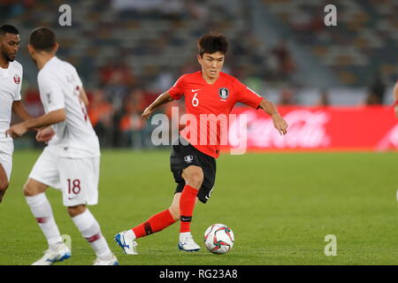 Hwang In Beom (KOR), 25 gennaio 2019 - Calcio : AFC Coppa d'asia emirati arabi uniti 2019 quaterfinals match tra Corea 0-1 Qatar all'Zayed Sport City Stadium di Abu Dhabi, negli Emirati Arabi Uniti. (Foto di Mutsu Kawamori/AFLO) [3604] Foto Stock