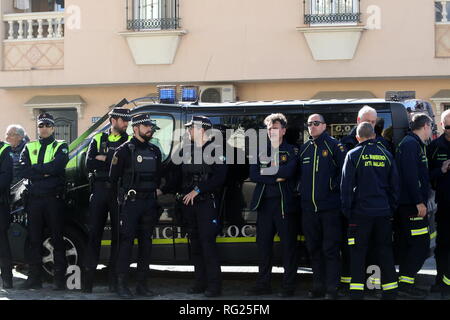 27 gennaio 2019 - 27 gennaio 2019 (Malaga) Funerale di Julen nella conceria del quartiere di El Palo Malaga con la presenza dei genitori, il cugino (proprietario del Totalan station wagon, dove l'evento è stato), Sindaco di Totalan sindaco di Malaga e numerosi paesi vicini si sono riuniti per accompagnare la famiglia dopo 13 giorni di angoscia nel pozzetto a 70 metri di profondità. Credito: Lorenzo Carnero/ZUMA filo/Alamy Live News Foto Stock