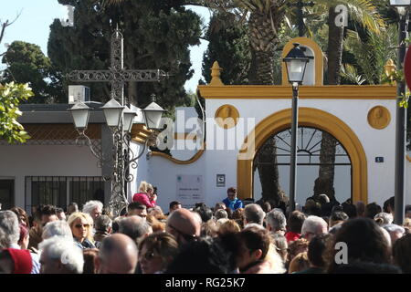 27 gennaio 2019 - 27 gennaio 2019 (Malaga) Funerale di Julen nella conceria del quartiere di El Palo Malaga con la presenza dei genitori, il cugino (proprietario del Totalan station wagon, dove l'evento è stato), Sindaco di Totalan sindaco di Malaga e numerosi paesi vicini si sono riuniti per accompagnare la famiglia dopo 13 giorni di angoscia nel pozzetto a 70 metri di profondità. Credito: Lorenzo Carnero/ZUMA filo/Alamy Live News Foto Stock