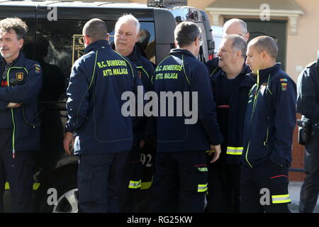 27 gennaio 2019 - 27 gennaio 2019 (Malaga) Funerale di Julen nella conceria del quartiere di El Palo Malaga con la presenza dei genitori, il cugino (proprietario del Totalan station wagon, dove l'evento è stato), Sindaco di Totalan sindaco di Malaga e numerosi paesi vicini si sono riuniti per accompagnare la famiglia dopo 13 giorni di angoscia nel pozzetto a 70 metri di profondità. Credito: Lorenzo Carnero/ZUMA filo/Alamy Live News Foto Stock