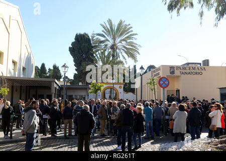 27 gennaio 2019 - 27 gennaio 2019 (Malaga) Funerale di Julen nella conceria del quartiere di El Palo Malaga con la presenza dei genitori, il cugino (proprietario del Totalan station wagon, dove l'evento è stato), Sindaco di Totalan sindaco di Malaga e numerosi paesi vicini si sono riuniti per accompagnare la famiglia dopo 13 giorni di angoscia nel pozzetto a 70 metri di profondità. Credito: Lorenzo Carnero/ZUMA filo/Alamy Live News Foto Stock