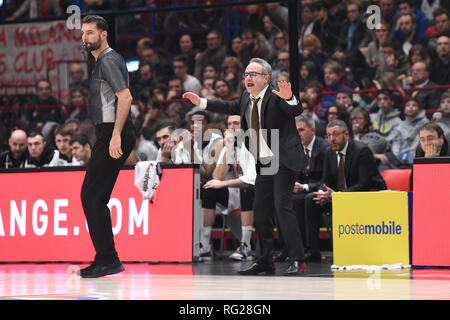 Foto di Claudio Grassi - LaPresse 27 gennaio 2019 Assago, Milano (Italia) Sport Basket Serie A CESTELLO Postemobile 2018-2019 AX Armani Exchange Olimpia Milano - Segafredo Virtus Bologna Nella foto: Stefano Sacripanti (pullman Segafredo Virtus Bologna) Foto Stock