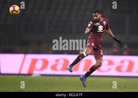 Torino, Italia. Il 27 gennaio 2019. Foto LaPresse - Fabio Ferrari 27 gennaio 2019 Torino, Italia Sport calcio ESCLUSIVA TORINO Torino FC vs Inter - Campionato di calcio di Serie A TIM 2018/2019 - Stadio Olimpico Grande Torino. Nella foto:djidji foto LaPresse - Fabio Ferrari 27 gennaio 2019 torino, Italia sport soccer esclusiva TORINO Torino FC vs Inter - Italian Football Championship League A TIM 2018/2019 - Olimpico Grande Torino Stadium. Nel pic:Djidji Credito: LaPresse/Alamy Live News Foto Stock