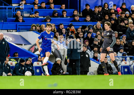 Londra, Regno Unito. Il 27 gennaio 2019. Marcos Alonso di Chelsea durante la FA Cup quarto round match tra Chelsea e Sheffield Mercoledì a Stamford Bridge, Londra, Inghilterra il 27 gennaio 2019. Foto di Adamo di Loreto. Solo uso editoriale, è richiesta una licenza per uso commerciale. Nessun uso in scommesse, giochi o un singolo giocatore/club/league pubblicazioni. Credit: UK Sports Pics Ltd/Alamy Live News Foto Stock