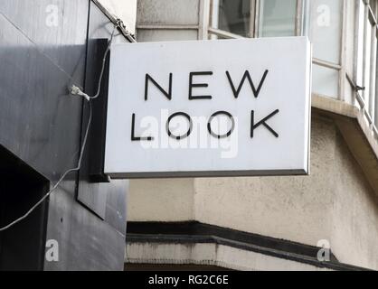 Londra, Regno Unito. Il 27 gennaio 2019. Una vista del nuovo look negozi durante la crisi finanziaria.più cattive notizie sull'UK High Street come lottano gli abiti femminili rivenditore Nuovo Look annunciare essi possono essere costretto a mettere se stessa fino alla vendita al fine di completare un salvataggio rifinanziare.Il rivenditore ha circa 500 negozi, dice che sarà invece fino a 92% della società di ritorno per ridurre la sua â€1,35 miliardi di debito a circa â€500m Credito: Keith Mayhew/SOPA Immagini/ZUMA filo/Alamy Live News Foto Stock