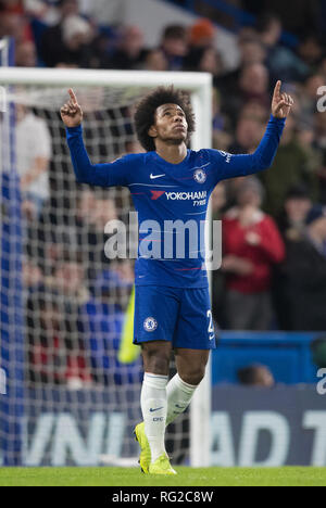 Londra, Regno Unito. Il 27 gennaio 2019. WILLIAN del Chelsea festeggia il suo secondo obiettivo durante la FA Cup 4° round match tra Chelsea e Sheffield Mercoledì a Stamford Bridge, Londra, Inghilterra il 27 gennaio 2019. Foto di Andy Rowland.solo uso editoriale, è richiesta una licenza per uso commerciale. Nessun uso in scommesse, giochi o un singolo giocatore/club/league pubblicazione. Credito: Andrew Rowland/Alamy Live News Foto Stock