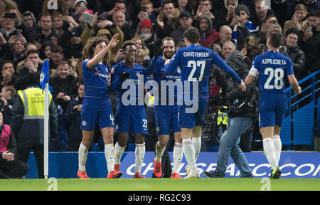 Londra, Regno Unito. Il 27 gennaio 2019. Callum Hudson-Odoi di Chelsea celebra il suo obiettivo durante la FA Cup 4° round match tra Chelsea e Sheffield Mercoledì a Stamford Bridge, Londra, Inghilterra il 27 gennaio 2019. Foto di Andy Rowland.solo uso editoriale, è richiesta una licenza per uso commerciale. Nessun uso in scommesse, giochi o un singolo giocatore/club/league pubblicazione. Credito: Andrew Rowland/Alamy Live News Foto Stock