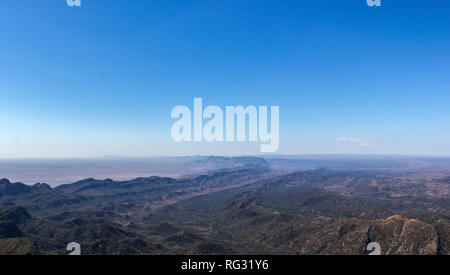 Panorama di Flinders Ranges presi da St Mary's Peak Foto Stock