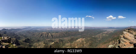 Panorama di Flinders Ranges presi da St Mary's Peak Foto Stock