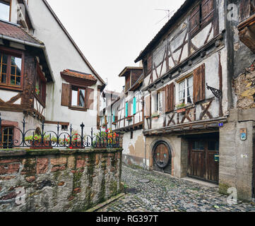 Strade di Berheim, Francia. Bergheim è un comune nel dipartimento dell'Alto Reno in Grand Est nella Francia nord-orientale Foto Stock