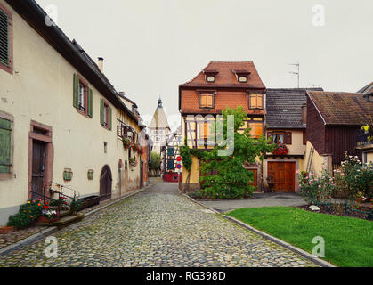 Strade di Berheim, Francia. Bergheim è un comune nel dipartimento dell'Alto Reno in Grand Est nella Francia nord-orientale Foto Stock