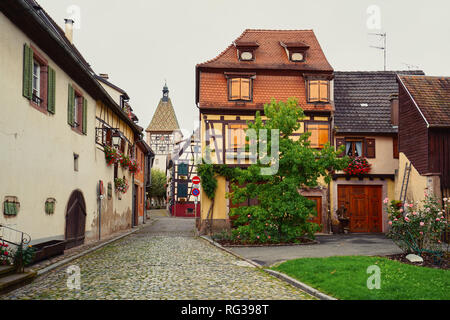 Strade di Berheim, Francia. Bergheim è un comune nel dipartimento dell'Alto Reno in Grand Est nella Francia nord-orientale Foto Stock