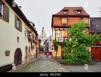 Strade di Berheim, Francia. Bergheim è un comune nel dipartimento dell'Alto Reno in Grand Est nella Francia nord-orientale Foto Stock
