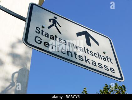 DEU, Germania : segno nel centro di Duesseldorf al pubblico ufficio del procuratore e corte cassiere Foto Stock