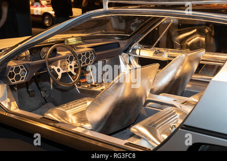 Torino. Mostra presso il Museo Nazionale dell'automobile, MAUTO, dedicata al car designer Marcello Gandini "il genio nascosto". Lamborghini Marzal, concept car Foto Stock