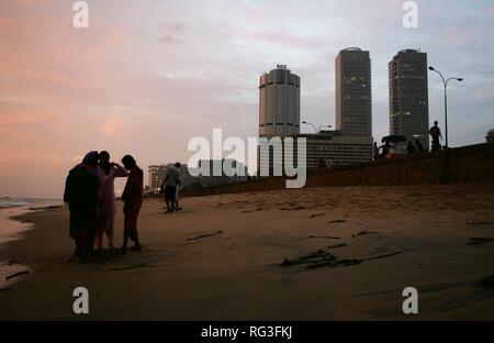 LKA, Sri Lanka : Capitale Colombo, centro città, Galle Face Drive, lungofiume all'Oceano Indiano. Foto Stock