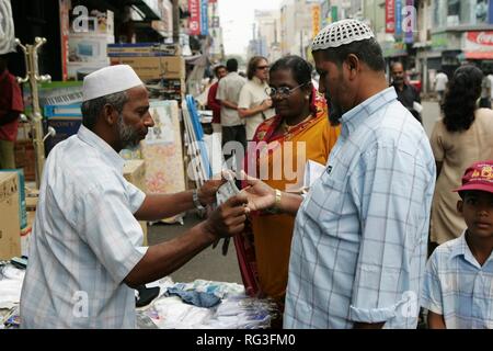 LKA, Sri Lanka : capitale Colombo. Centro citta', Zona per lo shopping locale, mercati, nel quartiere di Pettah. Foto Stock