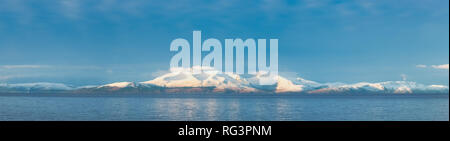 L'isola di Arran in inverni prima neve del 2019. Un buon viaggio panarama immagine dell'isola. Foto Stock