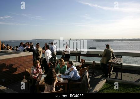 Stati Uniti d'America, Stati Uniti d'America, New York City: Terrazza del luogo Bar del Ritz Carlton Battery Park. Foto Stock