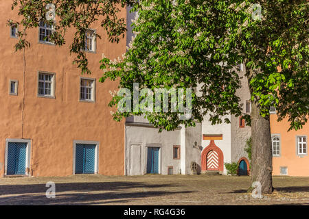 Albero a la piazza del castello di Hann. Munden, Germania Foto Stock