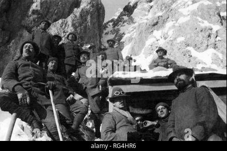 La ricognizione alpino nelle Alpi Carniche, Friuli Venezia Giulia 1915-18 Foto Stock