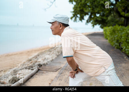 Coppia uomo asiatico facendo sport outdoor Foto Stock